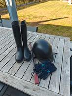 Paardrijhelm, -laarzen, -handschoenen + zweep, Ophalen, Zo goed als nieuw