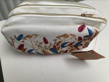Nieuw make-up tasje beschikbaar voor biedingen