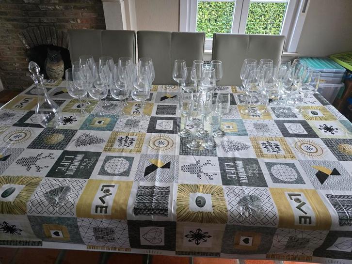 34x verres a vin rouge ,rose ,blanc plus1x  carafe, Verzamelen, Wijnen, Champagne, Ophalen
