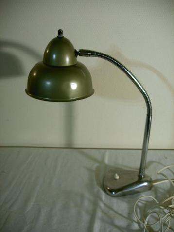 Vintage metalen bureaulamp beschikbaar voor biedingen