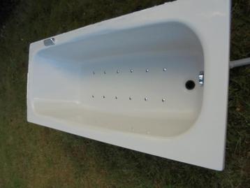  Acryl ligbad met whirpool beschikbaar voor biedingen