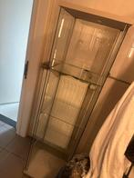 GRATIS IKEA vitrinekast (zonder deur) en IKEA fauteuil, Ophalen, Zo goed als nieuw