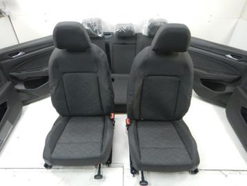 VW Golf 8 Interieur Stof Comfortline met Deurpanelen RHD beschikbaar voor biedingen