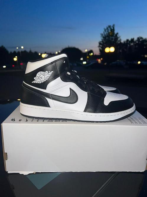 Nike Air Jordan 1 Mid Panda (44), Kleding | Heren, Schoenen, Nieuw, Sneakers, Zwart, Ophalen of Verzenden