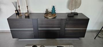 Dressoir met 3 compartimenten beschikbaar voor biedingen