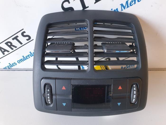 Luchtrooster achter van een Mercedes E-Klasse, Auto-onderdelen, Carrosserie, Mercedes-Benz, Gebruikt, 3 maanden garantie, Ophalen of Verzenden