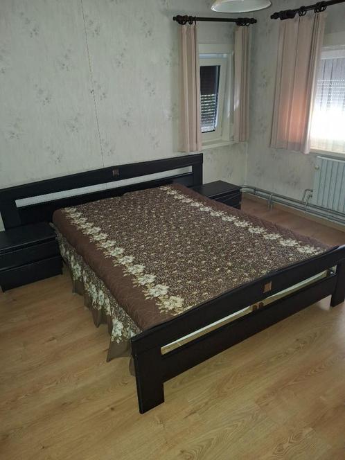 Volledige slaapkamer (bed; nachtkastjes; kast en commode), Huis en Inrichting, Slaapkamer | Complete slaapkamers, Gebruikt, Twijfelaar