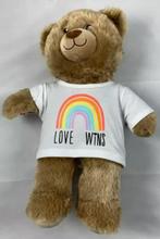 Build-A-Bear Workshop Teddybeer Beer Love Wins Knuffel 45 cm, Verzenden, Zo goed als nieuw, Beer