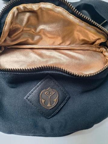 Tomorrowland fannypack/heuptasje black and gold beschikbaar voor biedingen