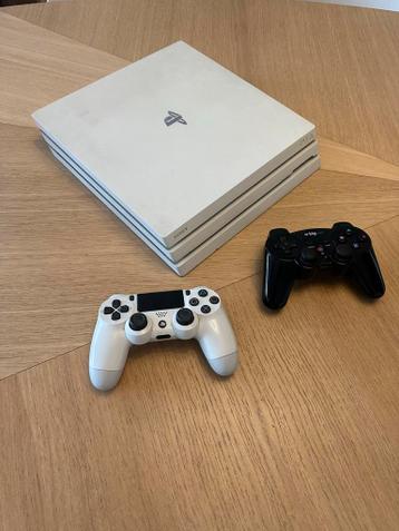 PS4 + 2 controlers. Playstation 4