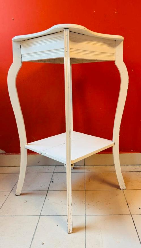 Kleine witte bijzettafel in vintage stijl, Antiek en Kunst, Antiek | Meubels | Tafels, Ophalen