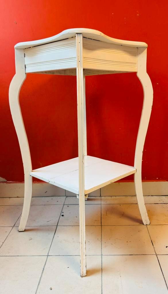 Kleine witte bijzettafel in vintage stijl, Antiek en Kunst, Antiek | Meubels | Tafels, Ophalen