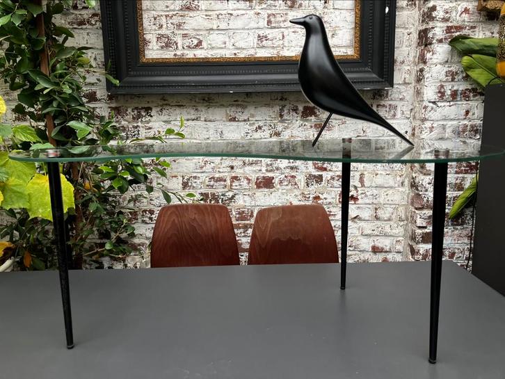 niervormig bijzettafeltje seventies glas en metaal, Antiek en Kunst, Curiosa en Brocante, Ophalen