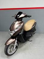 Peugeot Kisbee 2017 Klasse A ( Zonder Rijbewijs ), Fietsen en Brommers, Ophalen, Zo goed als nieuw