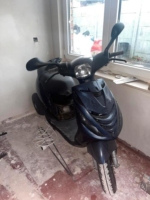 Piaggio zip 4t injectie, Fietsen en Brommers, Scooters | Piaggio, Zo goed als nieuw, Zip, Klasse B (45 km/u), Benzine, Ophalen of Verzenden