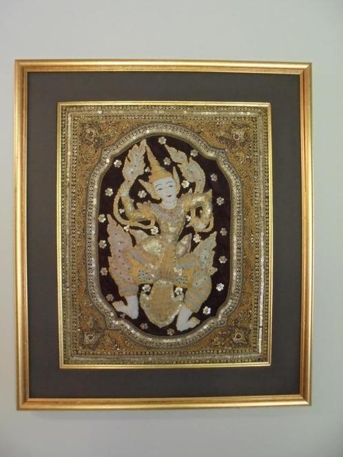 Boeddha kunst/handwerk in kader met gouddraad Thailand, Huis en Inrichting, Woonaccessoires | Boeddhabeelden, Zo goed als nieuw