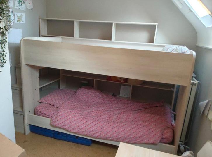 Stapelbed met trapje in lichte houtkleur, Kinderen en Baby's, Kinderkamer | Stapelbedden en Hoogslapers, Zo goed als nieuw, Stapelbed