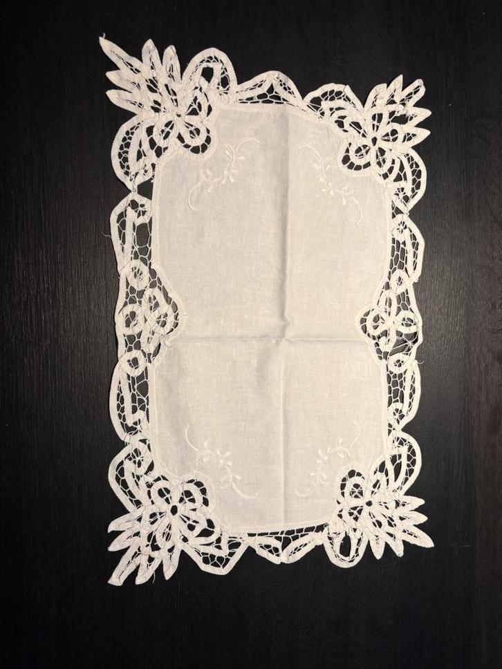 Hand gestikt tafelkleed, Antiek en Kunst, Antiek | Tapijten, Tafelkleden en Textiel, Ophalen