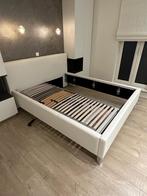 Ecolederen wit tweepersoonsbed met elektrische matrasdragers, Ophalen, Overige materialen, Verstelbaar, Wit