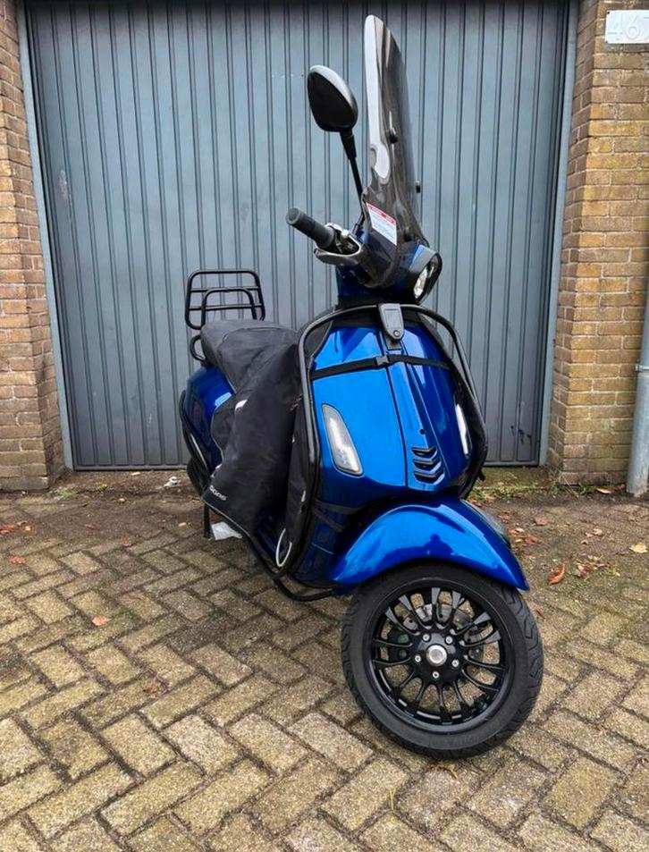 Custom Vespa Sprint 2016 full option, Fietsen en Brommers, Snorfietsen en Snorscooters, Zo goed als nieuw, Ophalen