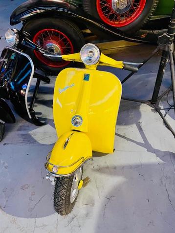 gele vespa voorpaneel vintage wanddecoratie beschikbaar voor biedingen