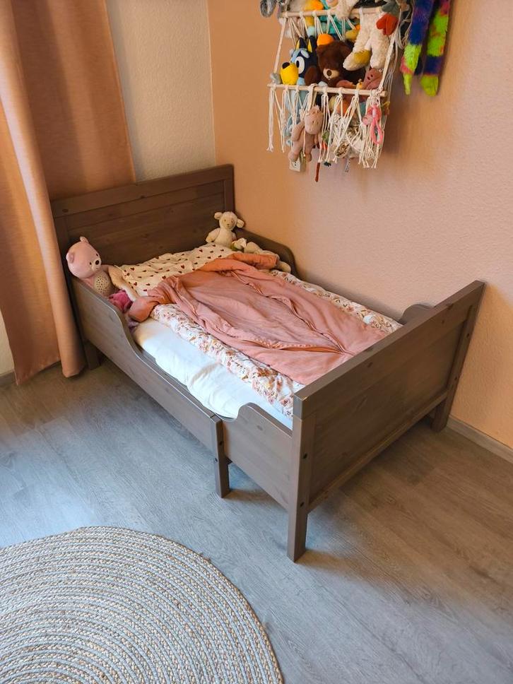 Uitschuifbaar bed voor kinderen, Kinderen en Baby's, Kinderkamer | Bedden, Zo goed als nieuw, Matras, Ophalen