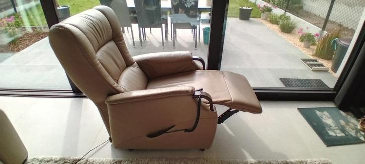 elektrische relaxzetel, liftfunctie, leder, op wieltjes, Huis en Inrichting, Fauteuils, Gebruikt, Hout, Leer, 50 tot 75 cm, Minder dan 75 cm