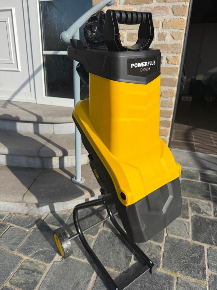 Hakselaar 1 maand oud en 1 keer gebruikt, Tuin en Terras, Hakselaars, Zo goed als nieuw, Elektrisch, Met opvangbak, Ophalen