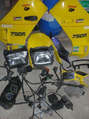 Pièces diverses Kawa GPX 650-750 BWJ 1985, 50 euros toutes disponible aux enchères