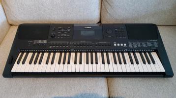 Yamaha Psr-e453 keyboard met draagtas  beschikbaar voor biedingen
