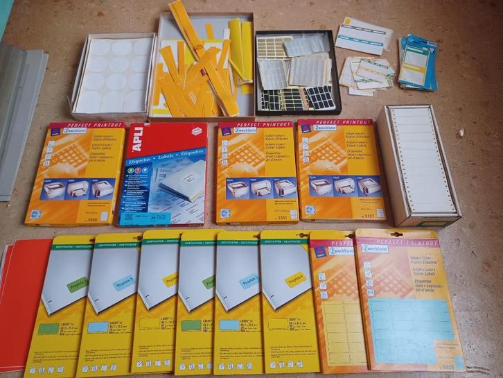 Etiketten in verschillende formaten en kleuren, Zakelijke goederen, Kantoor en Winkelinrichting | Kantoorartikelen, Overige typen