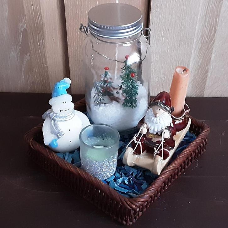 Mooie Kerst installatie met 3 kaarsen en beeld in mandje, Diversen, Kerst, Ophalen of Verzenden