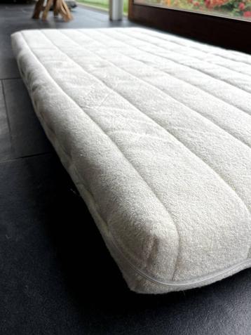 Matras voor babybed van Aerosleep (goede kwaliteit) 115x85cm disponible aux enchères