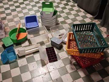 Plastieke bakjes (diversen) beschikbaar voor biedingen