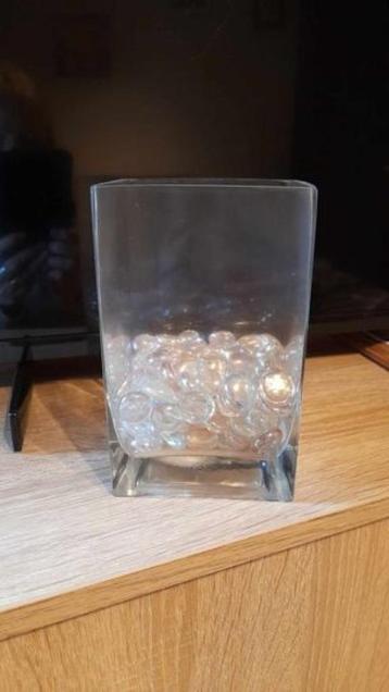vierkante vaas van helder glas