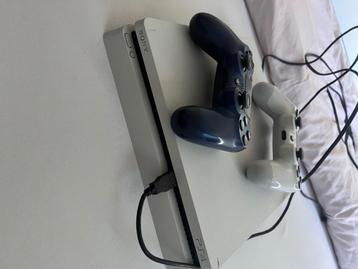 Ps4 - 2 controllers -voedingskabel beschikbaar voor biedingen