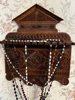 Paternoster / rozenkrans kettingen en wandhouder., Antiek en Kunst, Antiek | Religieuze voorwerpen, Ophalen