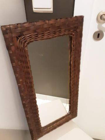 Spiegel ! Jaren 70  rotan omlijsting VERLAAGDE  PRIJS  beschikbaar voor biedingen