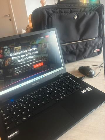 Medion core i5 + laptoptas enkel gebruikt voor opleiding  disponible aux enchères