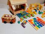 Fisher Price Vintage lot schooltjes met gerief en popjes bij, Kinderen en Baby's, Speelgoed | Fisher-Price, Ophalen of Verzenden