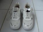 Chaussure basket, blanche, pointure 37,, Ophalen of Verzenden, Zo goed als nieuw, Schoenen