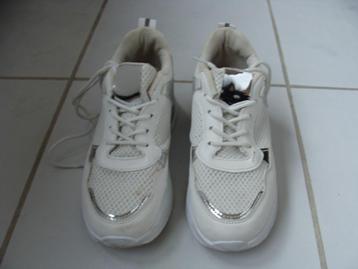 Chaussure basket, blanche, pointure 37, beschikbaar voor biedingen