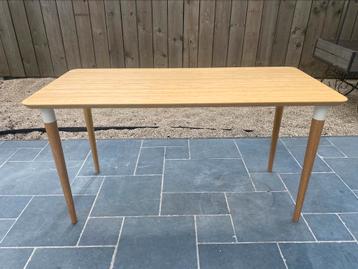 Mooie Ikea tafel beschikbaar voor biedingen