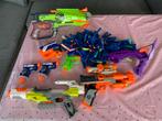 6 Nerf pistolen, 2 Nerf kruisbogen en vel pijltjes, Ophalen of Verzenden, Zo goed als nieuw