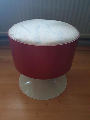 retro poef voor naaigaren bordeauxrood beschikbaar voor biedingen