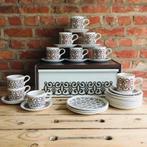 Boîte à pain mugs tasses assiettes à dessert Bilton's 30 pcs, Antiquités & Art, Enlèvement ou Envoi