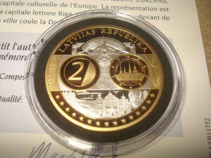 Pièce Commémorative Lettonie Arg/Plaqué Or Hommage à l'Euro, Postzegels en Munten, Munten | Europa | Euromunten, Setje, Overige waardes