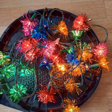 OUDE KERSTVERLICHTING MET GEKLEURDE LAMPJES EN TINSEL ❤️🧡💛 beschikbaar voor biedingen