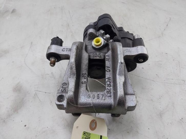 REMKLAUW LINKS ACHTER Volkswagen Tiguan (CT1) (01-2023/-), Auto-onderdelen, Remmen en Aandrijving, Volkswagen, Gebruikt