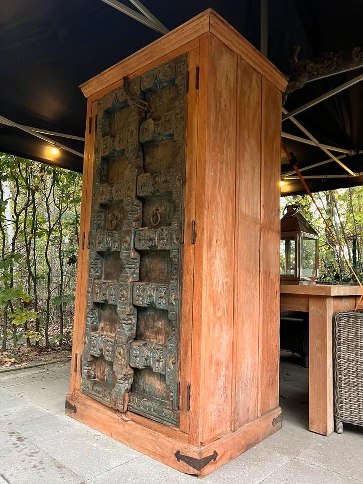 Originele Almirah kast met antieke Indiase deuren, Antiek en Kunst, Antiek | Meubels | Kasten, Ophalen